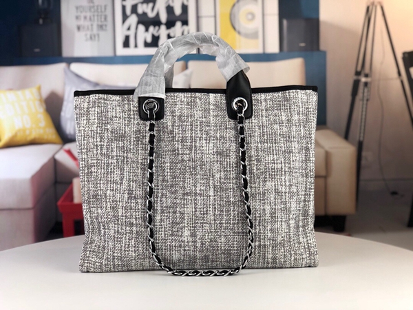 シャネルバッグ背面デザイン